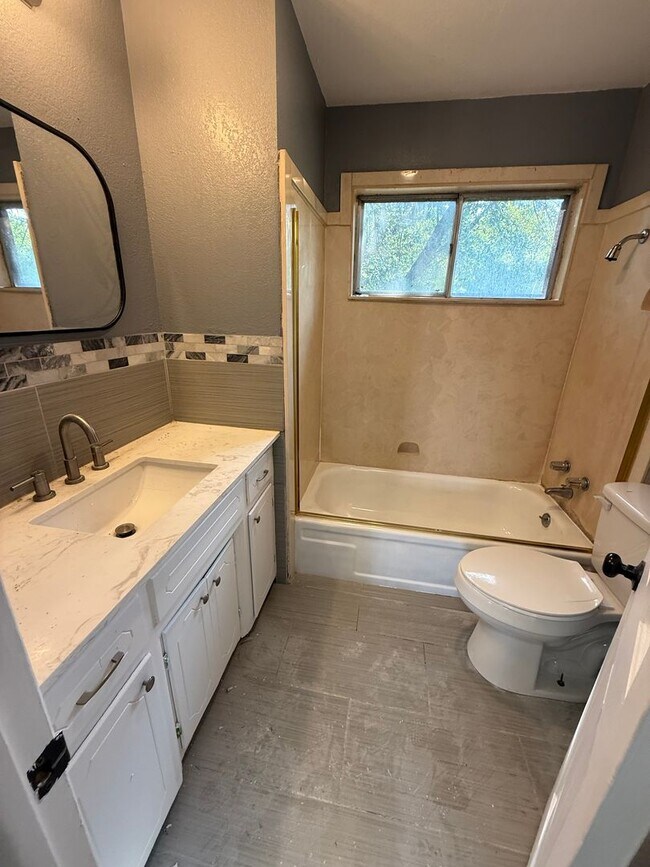 Building Photo - SOUTH 17TH DUPLEX