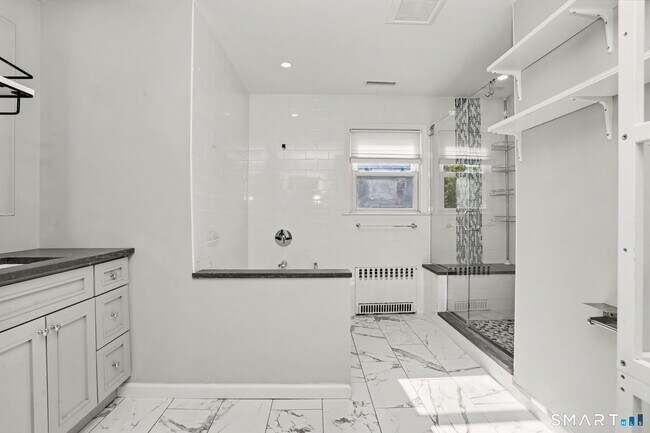 Building Photo - 92 Burwood Ave
