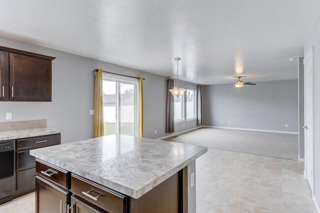 Building Photo - Very Clean 4 Bed/2.5 Home In Kuna!