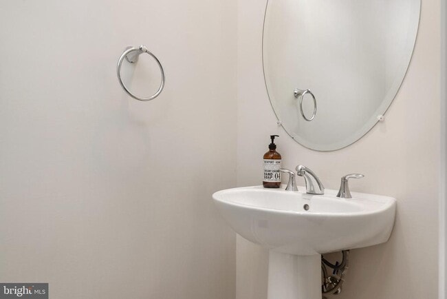 Building Photo - 8631 St Anthony Dr