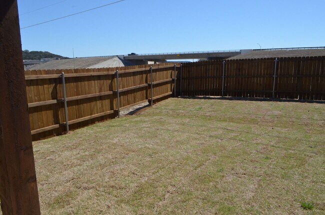 Building Photo - 989 Cline Dr