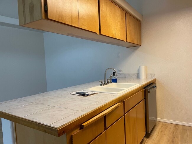Building Photo - Very Nice 3 Bedroom 2 Bath Duplex-Located ...