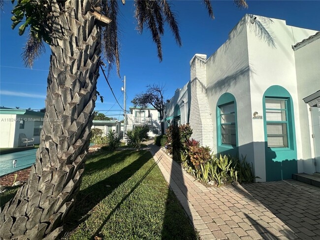 Building Photo - 4249 Bougainvilla Dr