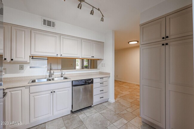 Building Photo - 9355 N 91st St