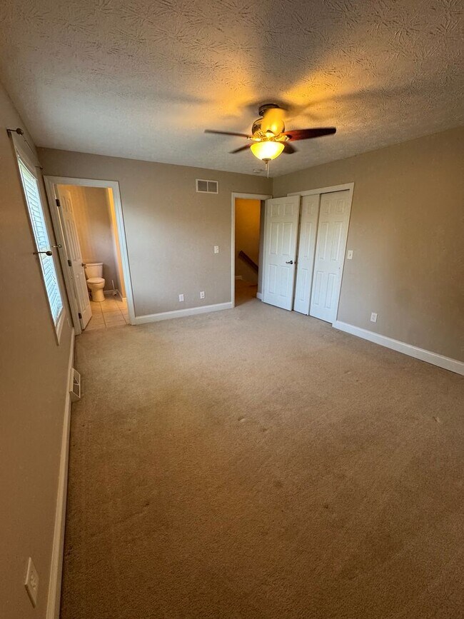 Building Photo - 2 Bed 2 full and 2 1/2 Bath- Imperial PA