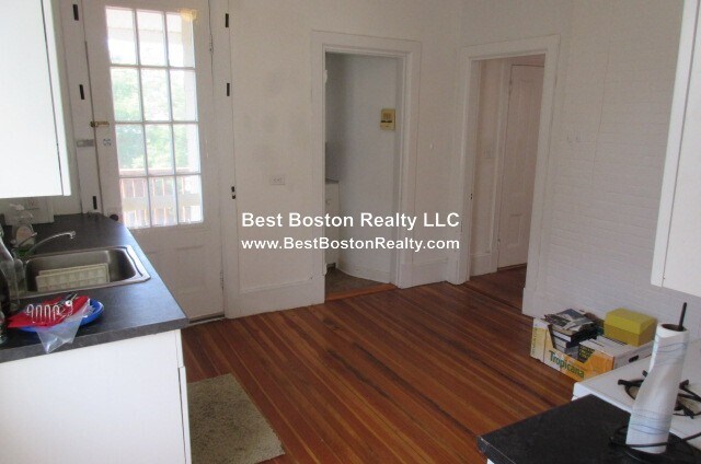 Building Photo - 63 Dana St