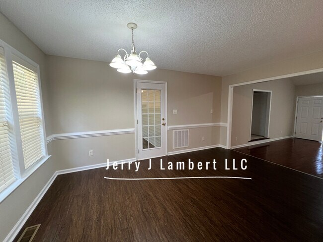 Building Photo - 106 Abram Way