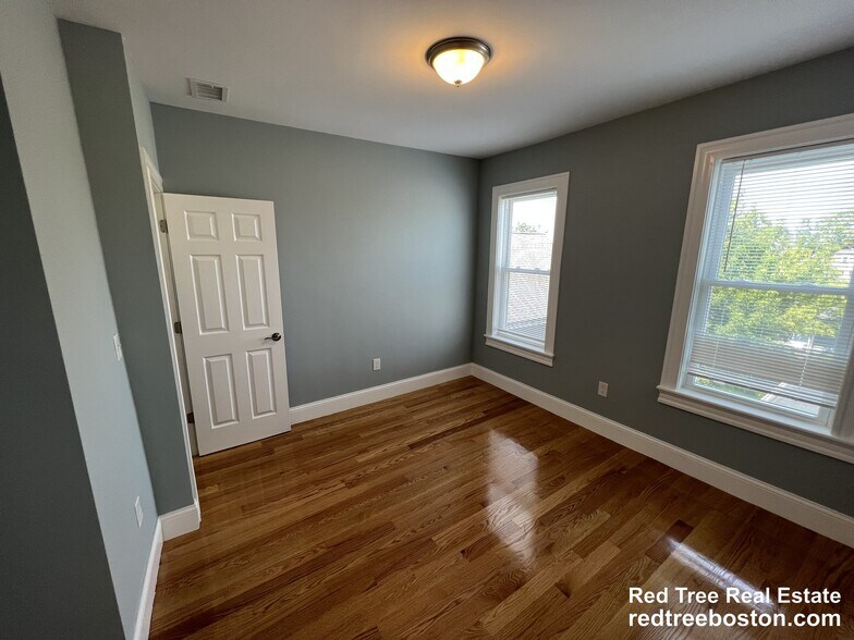 Building Photo - 366 Highland Ave