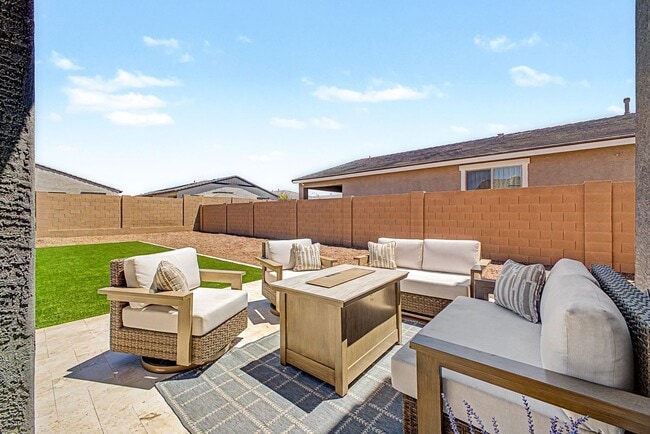 Building Photo - 7598 W Smoketree Dr
