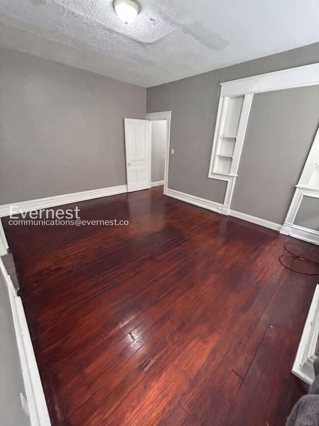 Building Photo - 2 Bed/1 Bath Unit 2F in St. Louis / Vouchers Accepted / Available Now!