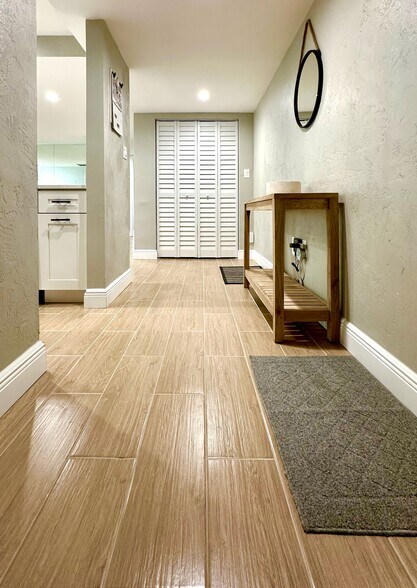 entryway - 3043 S Atlantic Ave