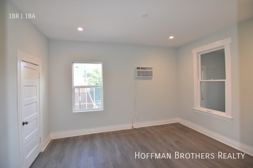 Building Photo - 1336 S Catalina St