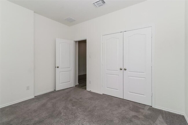 Building Photo - 1621 Stinnett Dr