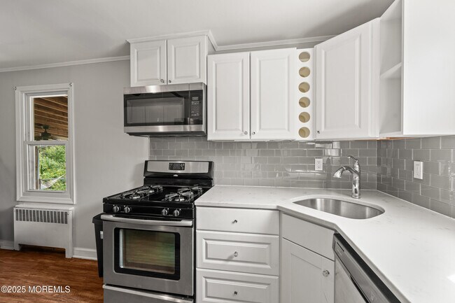 Building Photo - 324 Cedar Ave