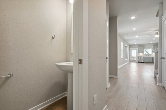 Building Photo - 2310 Calvert Dr