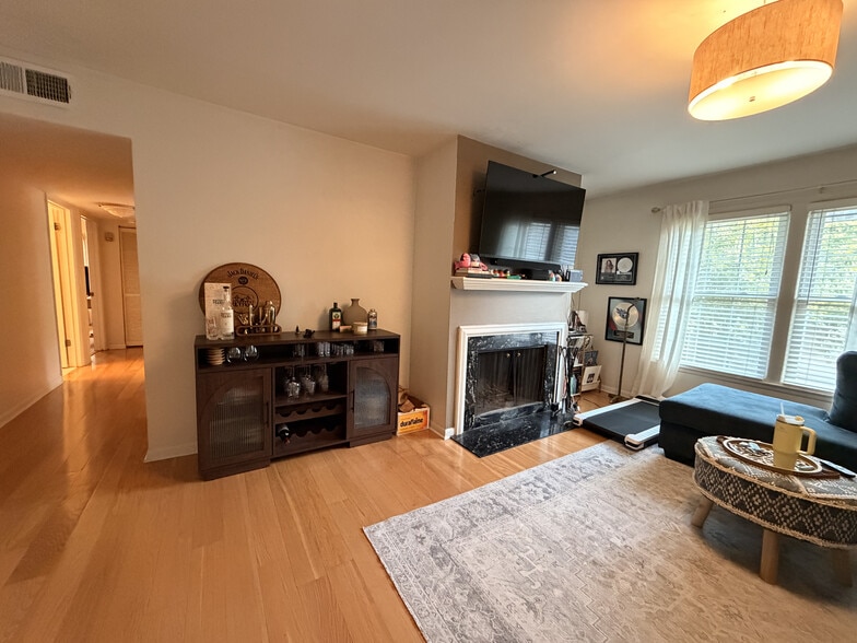 Building Photo - 3000 Hillsboro Pike