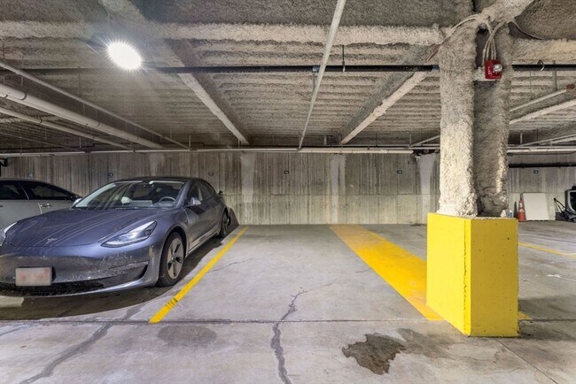 Building Photo - 999 Hancock St