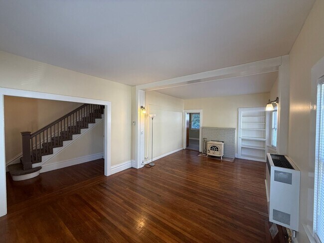 Building Photo - 5BR 1.5BA Berkeley Home | W/D, Dishwasher, Backyard + Storage Near Shattuck & Berkeley Bowl