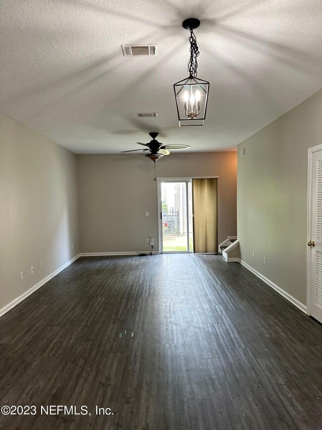 Building Photo - 264 Scrub Jay Dr