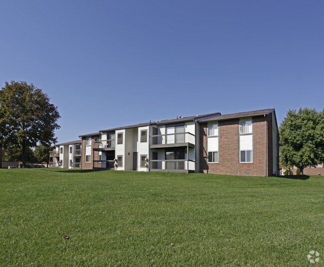 Woodside Apartments Rochester Hills, MI Apartment Finder