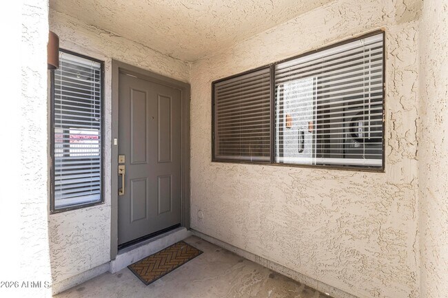 Building Photo - 10055 E Mountainview Lake Dr