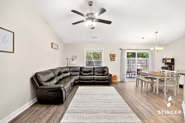 Building Photo - 13 Brindlewood Dr