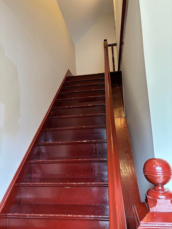 Building Photo - 92 Ashland St