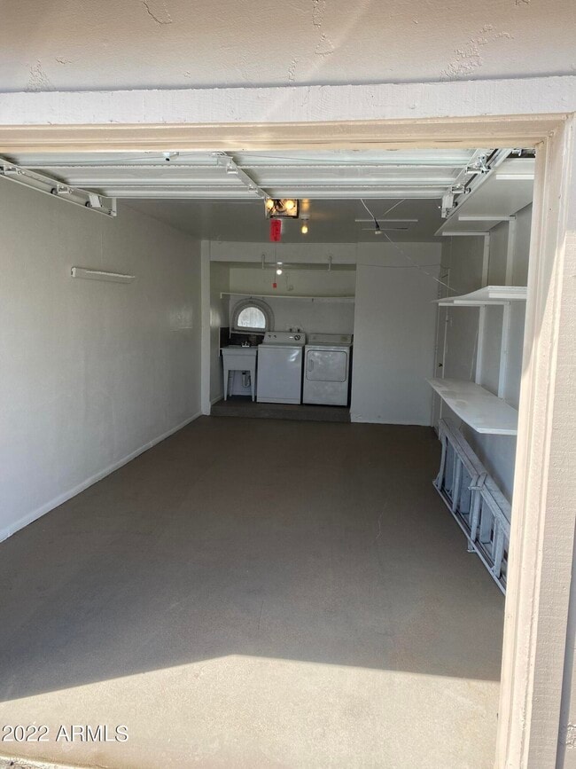 Building Photo - 2312 W Lindner Ave