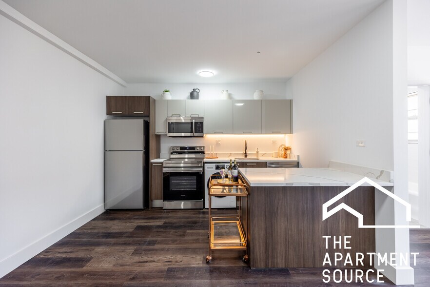 Building Photo - 1553 W Hollywood Ave