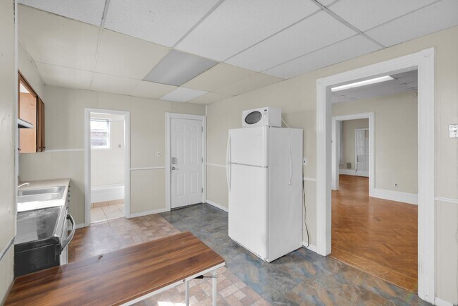 Building Photo - 137 N 7th St