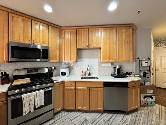 Building Photo - 531 Jefferson St