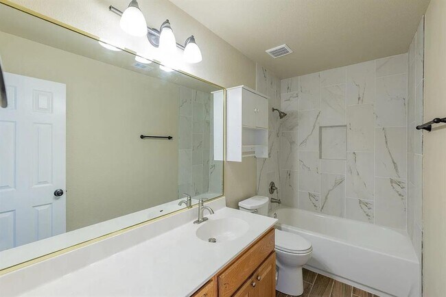 Building Photo - 11505 Emerald Falls Dr