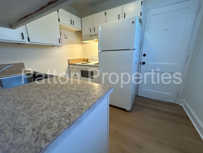 Building Photo - Hampton Hills Condo