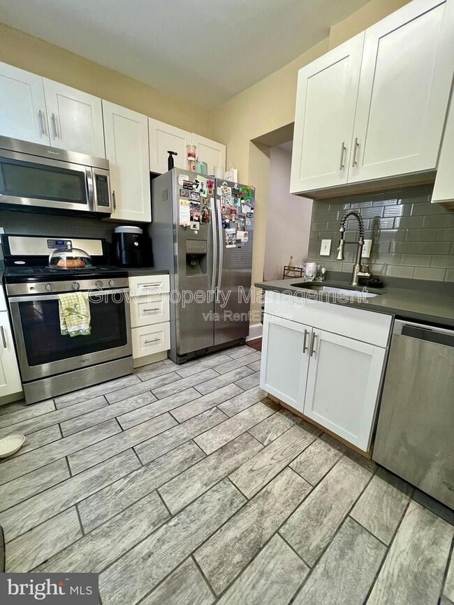 Building Photo - 2441 S Philip St