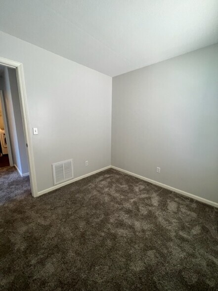 Building Photo - 696 Wilke Pl
