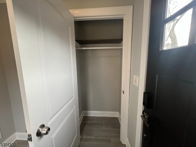 Building Photo - 20 Van Dyke Pl