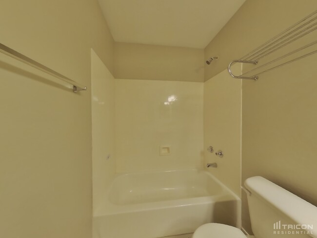 Building Photo - 43780 Elm Dr