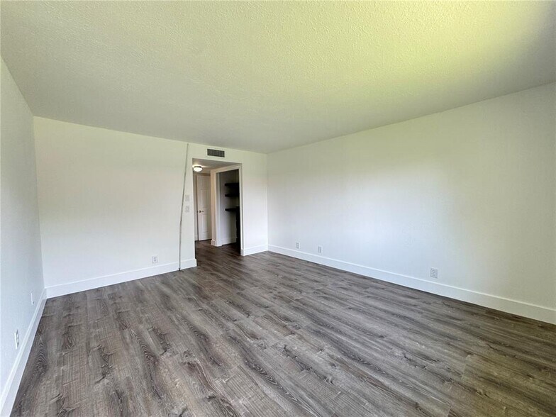 Building Photo - 16215 Saddle Club Rd