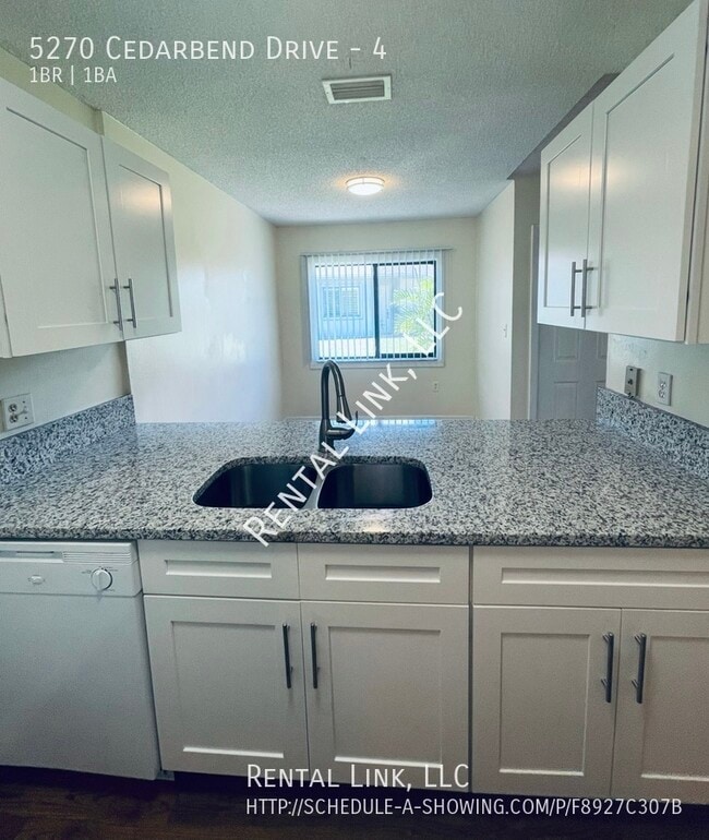 Building Photo - 5270 Cedarbend Dr