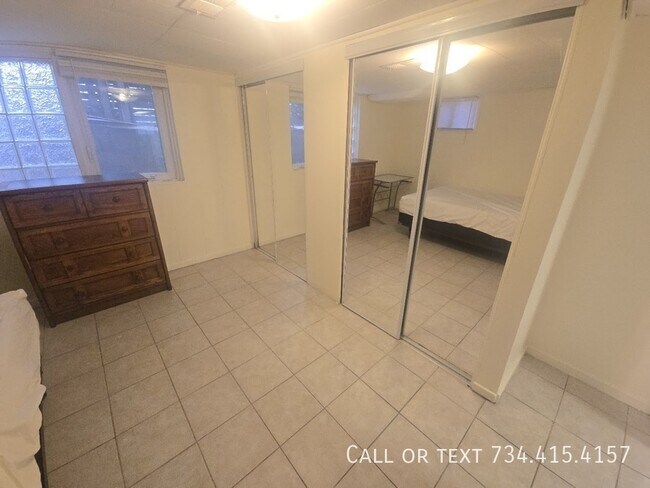 Building Photo - 707 S Division St