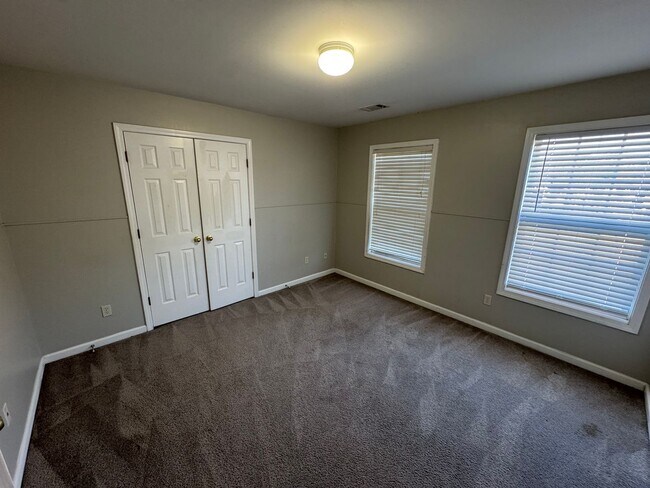 Building Photo - Beautiful 4 bed 3 Bath Home in Heart of Gr...