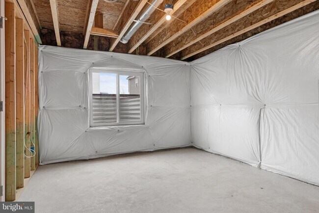 Building Photo - 3210 White Tail Dr