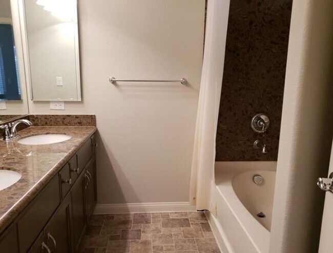 Building Photo - 4 BEDROOMS IN HIGHLANDS RANCH!!!