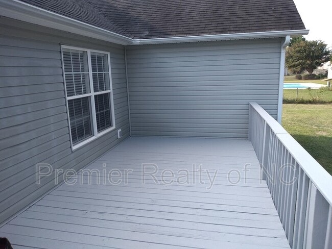 Building Photo - 156 Charleston Ridge Dr