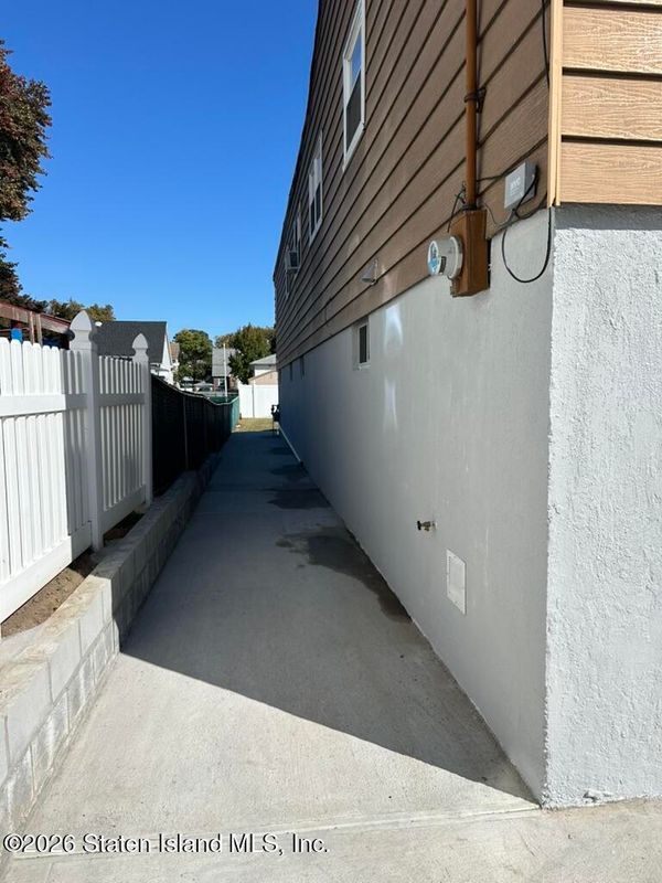 Building Photo - 221 Midland Ave