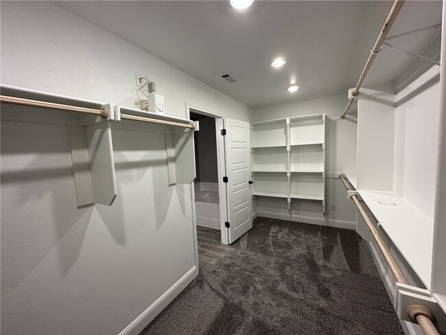 Building Photo - 2040 Tallgrass Ter