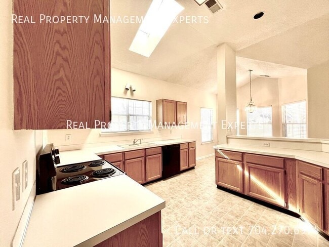 Building Photo - 109 Claremont Way