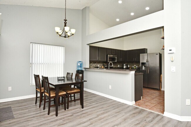 Building Photo - Charming 3/2 home 32825
