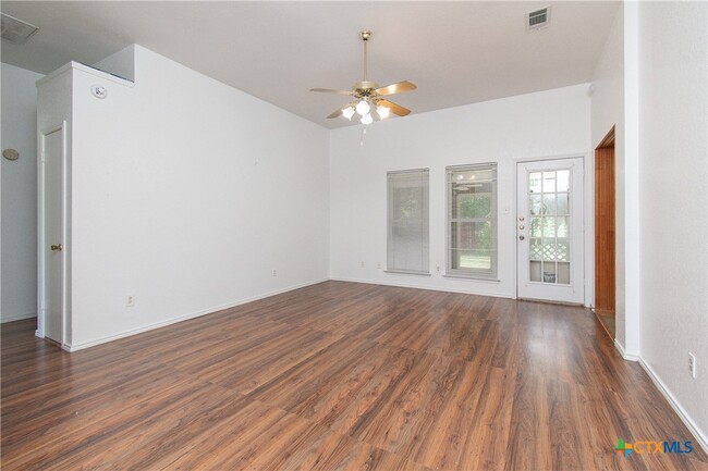 Building Photo - 2406 Cactus Dr