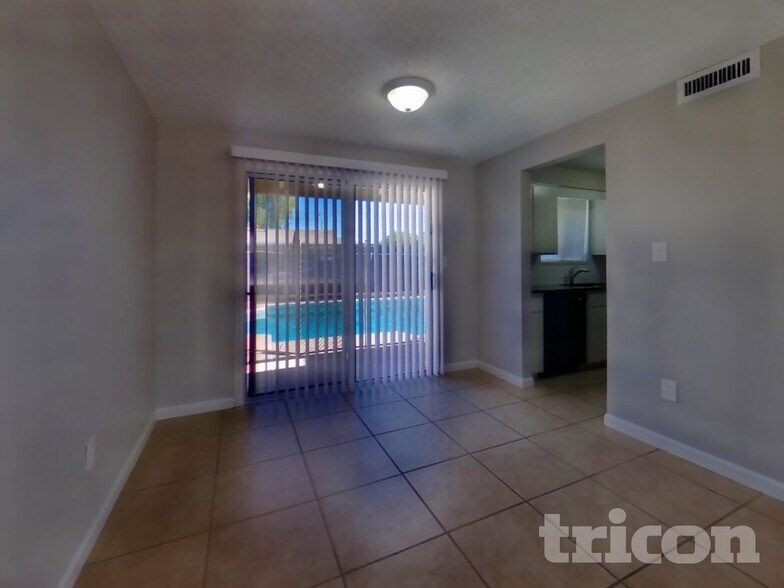 Building Photo - 3830 W Royal Palm Rd